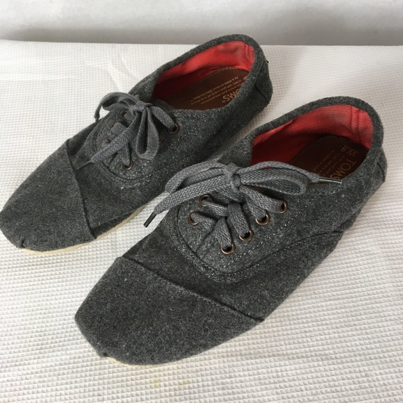 Toms Shoes - TOMS ladies gray fabric lace-up flat shoes, size 6
